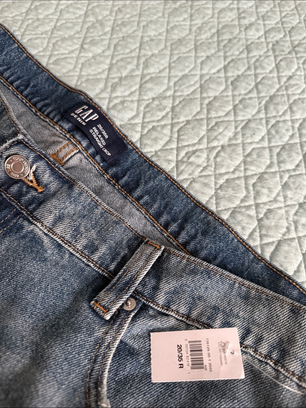 GAP Women’s Washed Relaxed Straight Crop - Picture 2 of 4